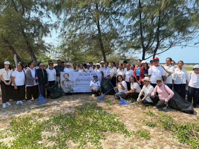 ประมวลภาพกิจกรรมบำเพ็ญประโยชน์(Big cleaning) ในวันท้องถิ่นไทย ณ หาดแพรกเมือง