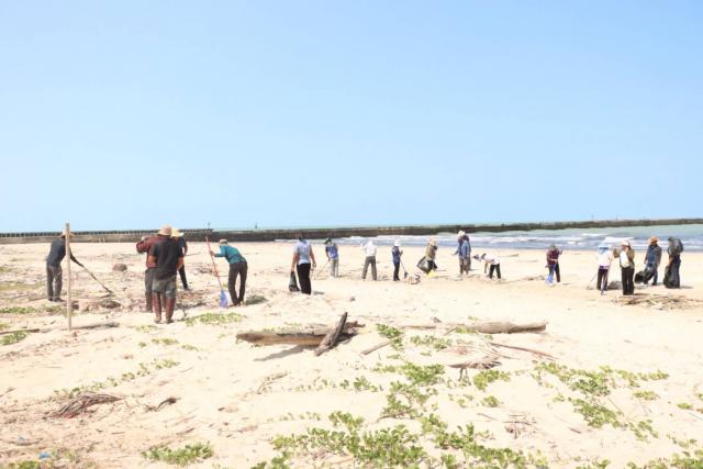 ประมวลภาพกิจกรรมบำเพ็ญประโยชน์(Big cleaning) ในวันท้องถิ่นไทย ณ หาดแพรกเมือง