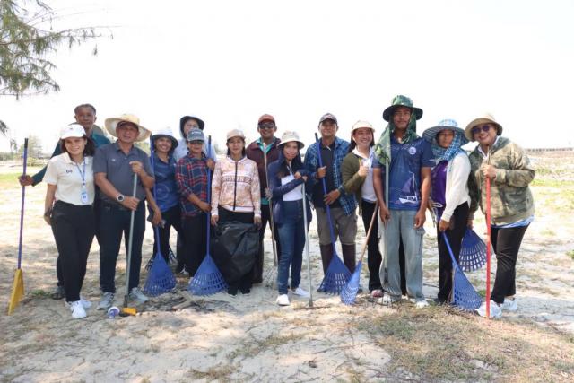 ประมวลภาพกิจกรรมบำเพ็ญประโยชน์(Big cleaning) ในวันท้องถิ่นไทย ณ หาดแพรกเมือง