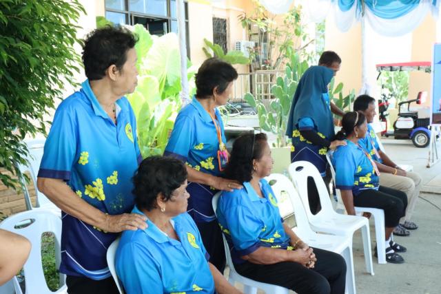ภาพกิจกรรมโครงการส่งเสริมสุขภาพผู้สูงอายุ หลักสูตรนวดเส้นคลายกล้ามเนื้อ โรคสมองเสื่อม ข้อเข่าเสื่อม